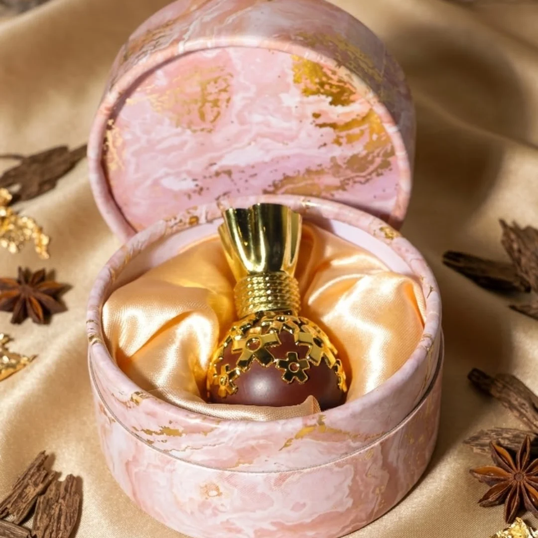 A Majestic Blend of Tradition and Luxury. Step into a world of royal aromas with our Royal Golden Glow Attar. Housed in an exquisitely designed chocolate-brown and golden-filigree bottle, this 20ml premium attar is a tribute to India's rich olfactory heritage. Its deep, captivating fragrance is designed for those who appreciate the finer things in life, making it a perfect companion for both spiritual gatherings and special occasions. What Makes It Extraordinary? Pure & Alcohol-Free: A high-quality oil-based concentrate that is kind to your skin and stays true to its scent for hours. Intricate Designer Bottle: The ornate golden bottle is a piece of art itself, making it a stunning addition to your collection or an unforgettable gift. Rich, Long-Lasting Scent: Carefully blended to provide a lasting aroma that evolves beautifully throughout the day. Spiritual & Personal Use: Ideal for applying during meditation to enhance focus, or as a signature personal fragrance.